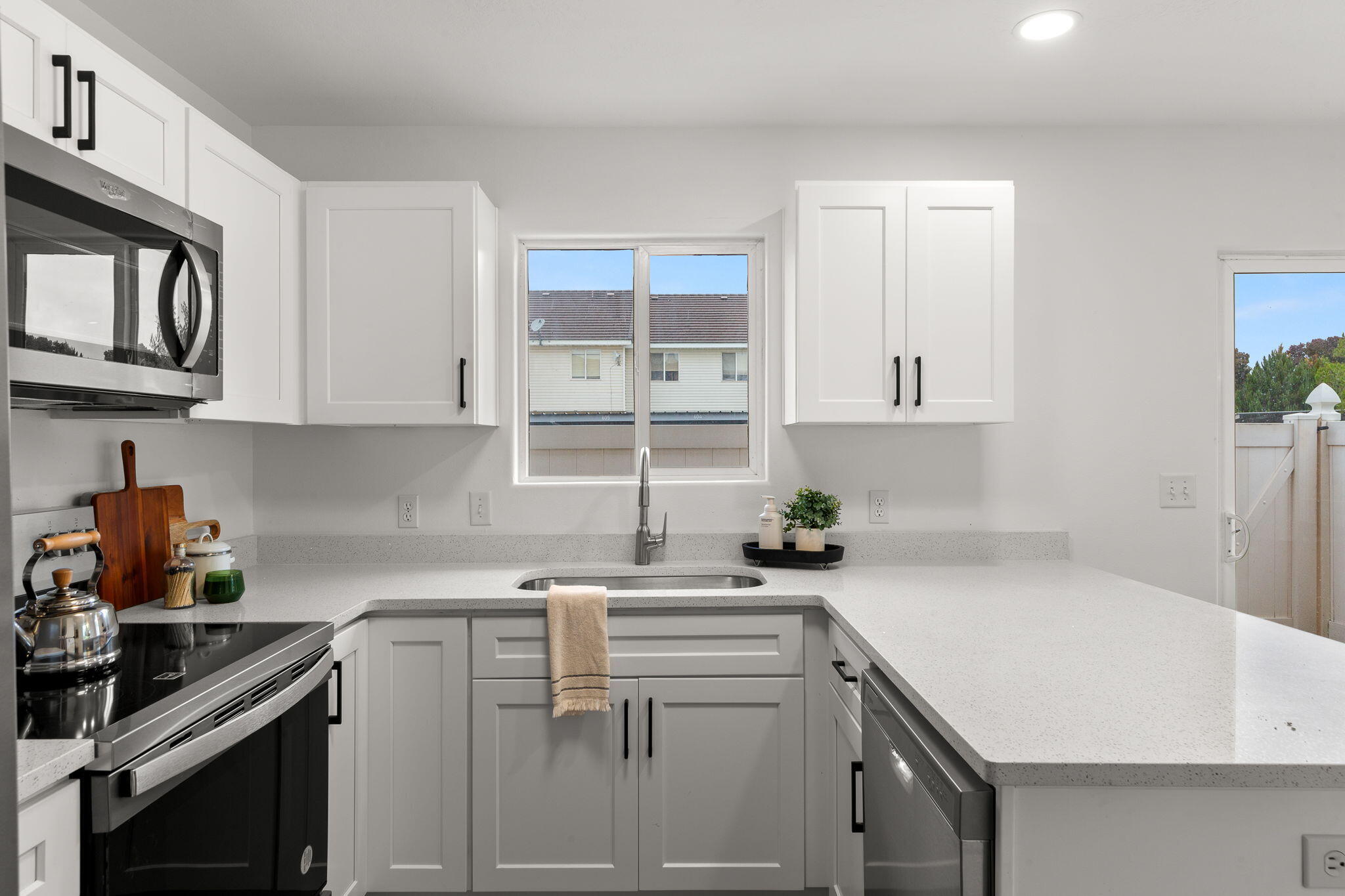 LEXINGTON HILLS TOWNHOMES - Residential