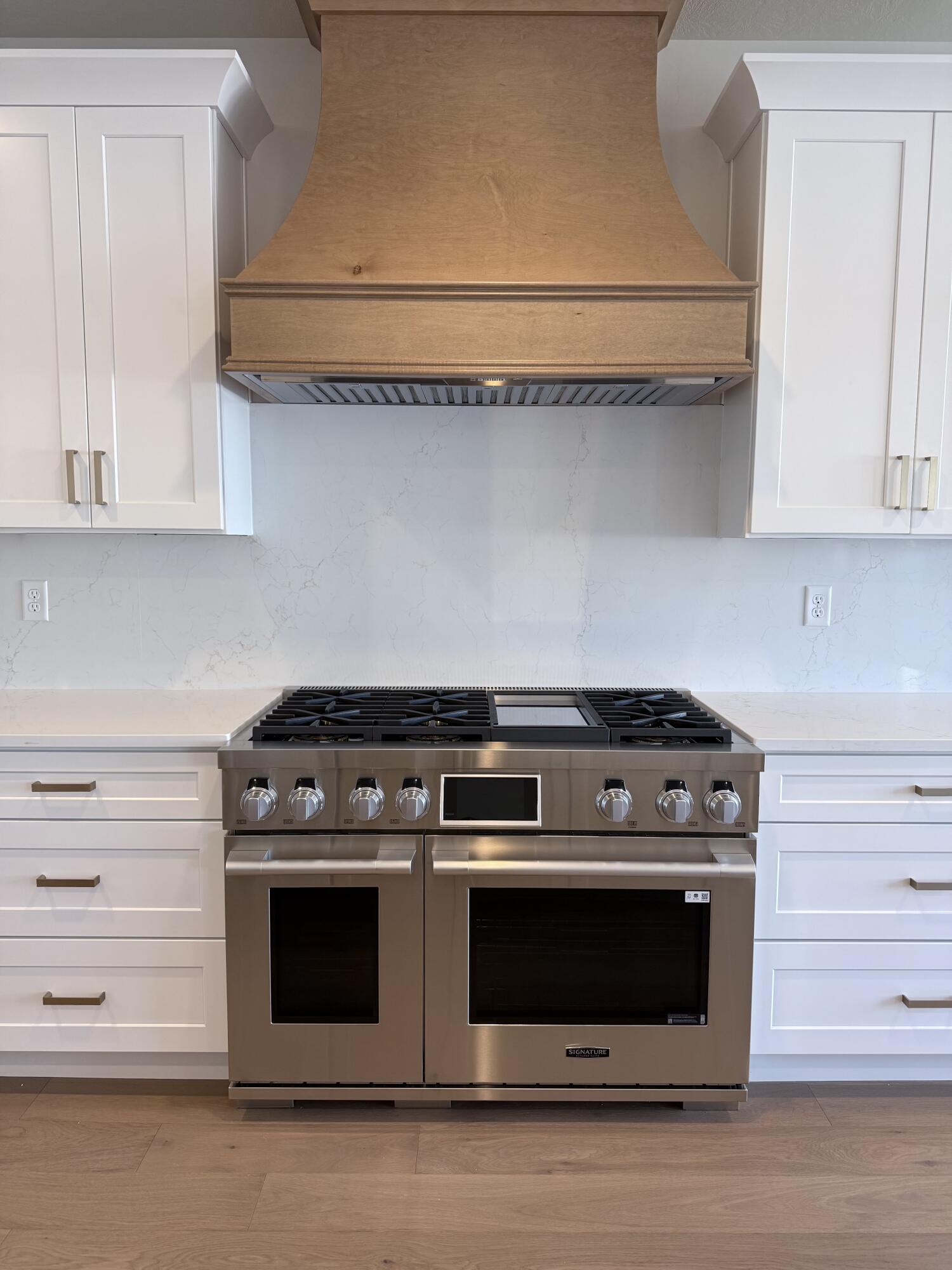 HAWKEYE POINTE SUB - Residential