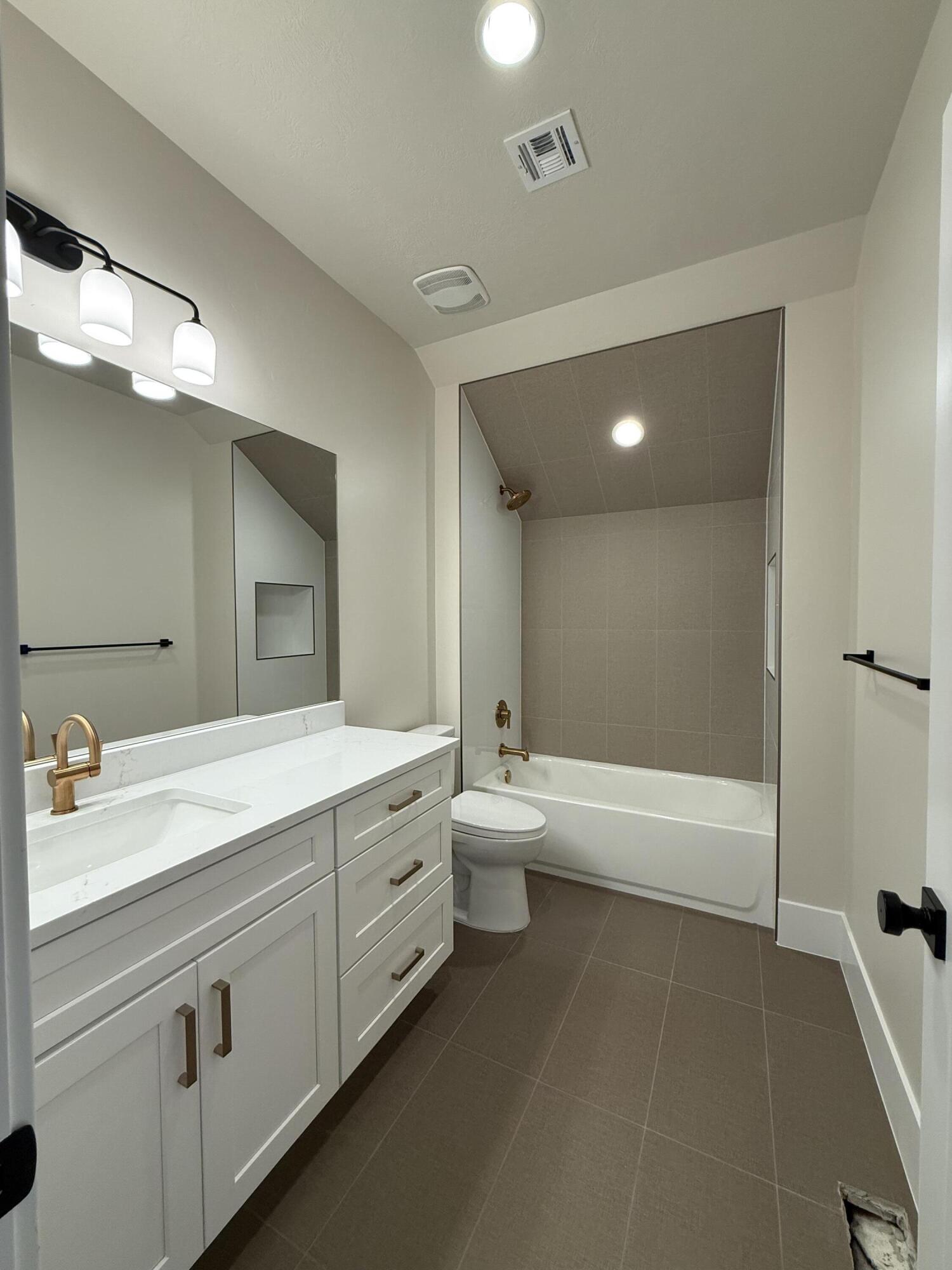 HAWKEYE POINTE SUB - Residential