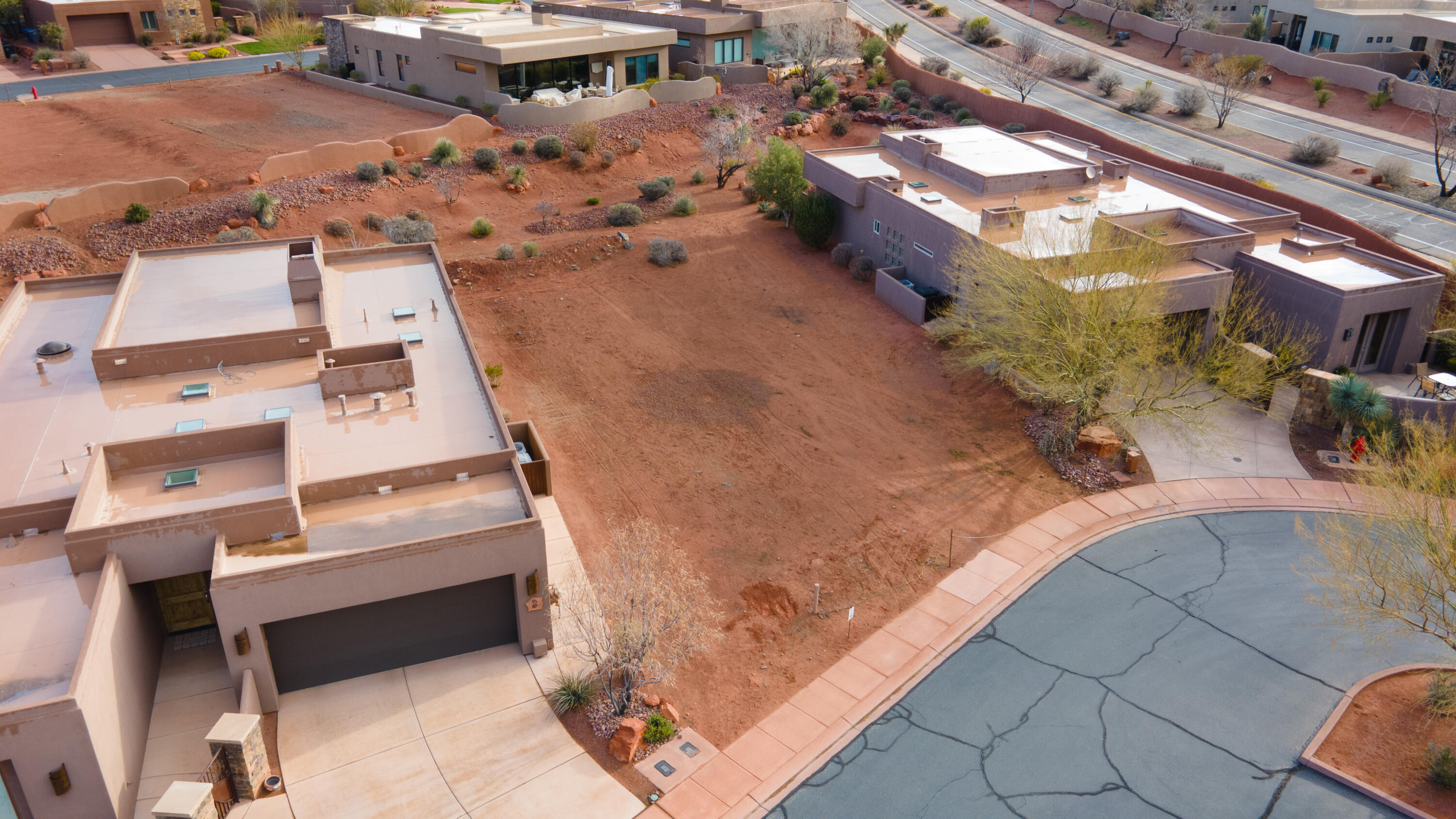 TOROWEAP AT ENTRADA - Land