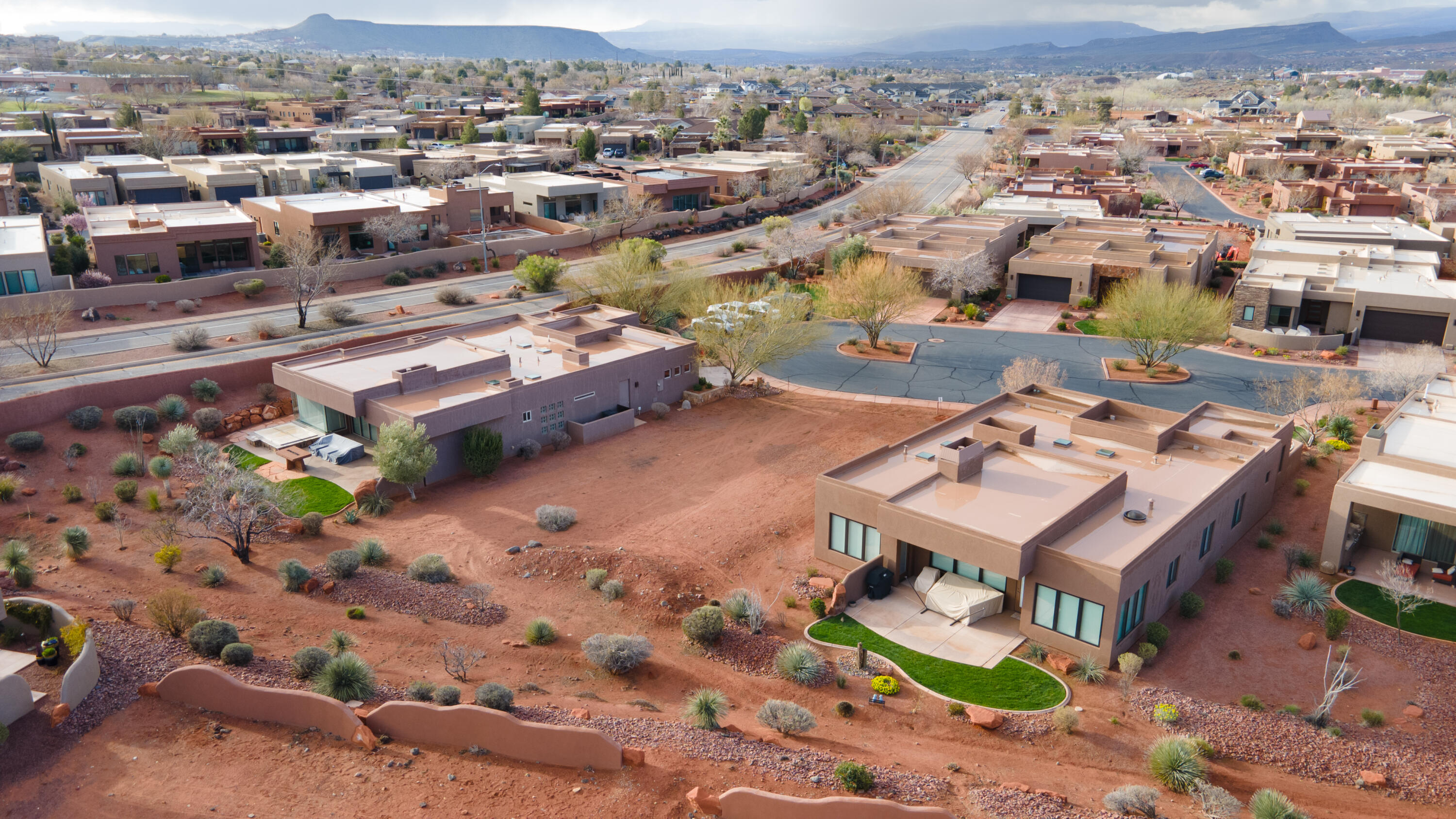 TOROWEAP AT ENTRADA - Land