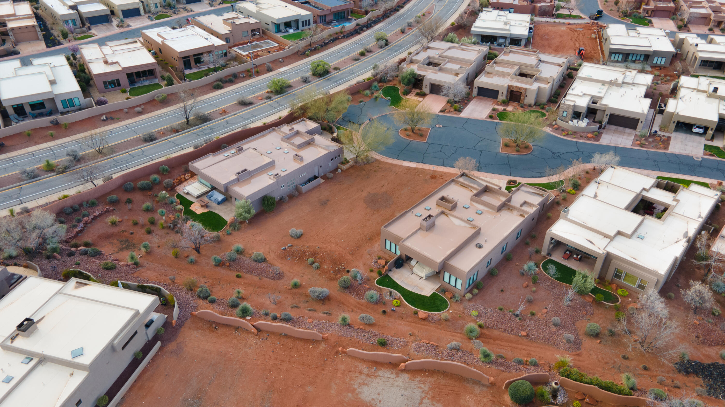 TOROWEAP AT ENTRADA - Land