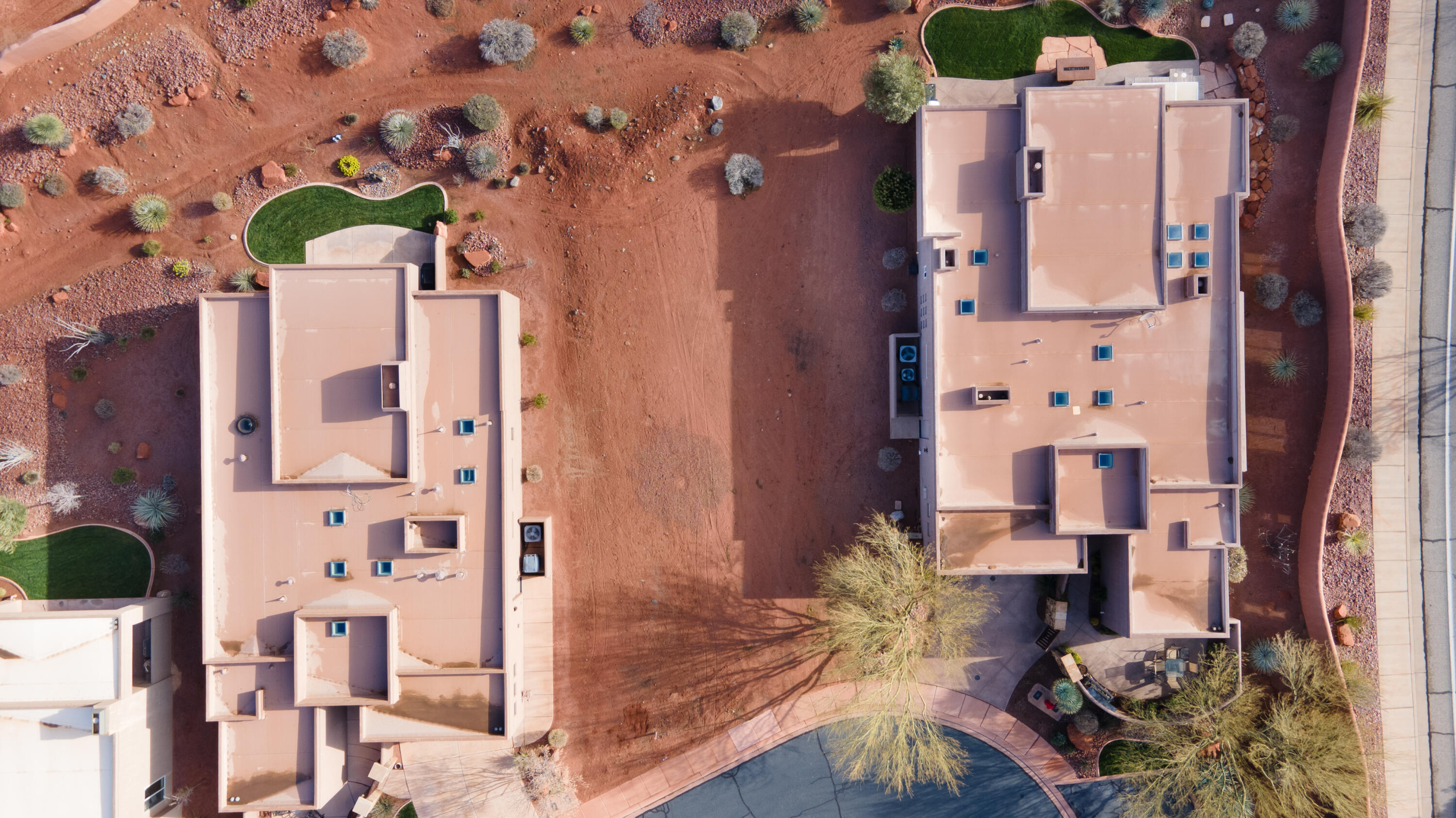 TOROWEAP AT ENTRADA - Land