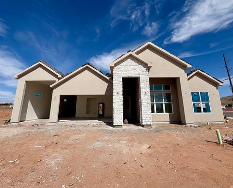 Photo of 312 N 2805 W, Hurricane, UT 84737 (MLS # 26-271809)