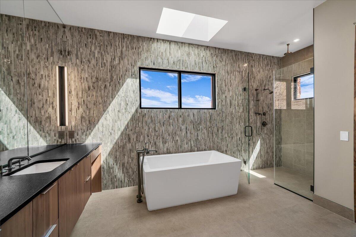 SENTIERRE PADRE CANYON - Residential