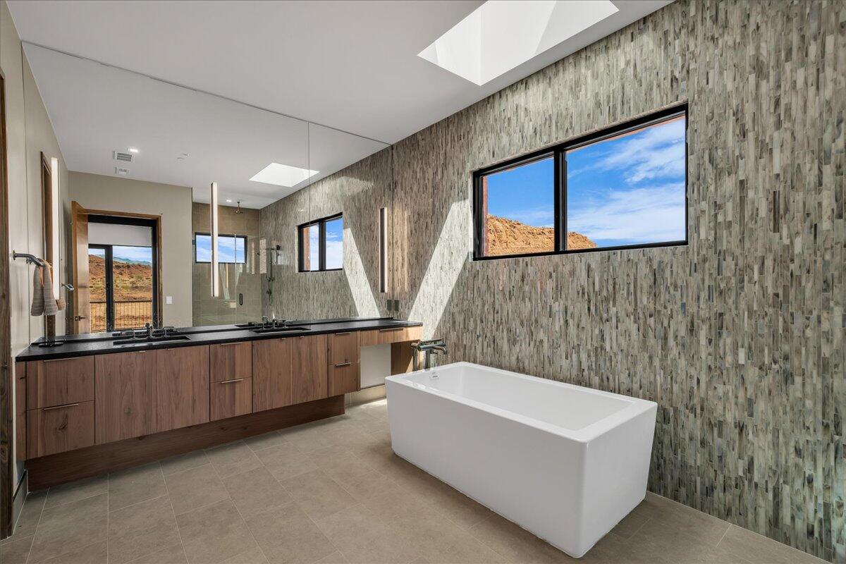 SENTIERRE PADRE CANYON - Residential