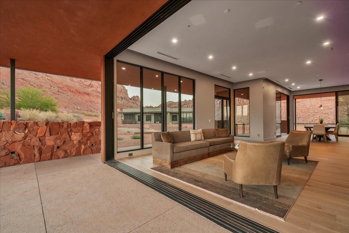 SENTIERRE PADRE CANYON - Residential