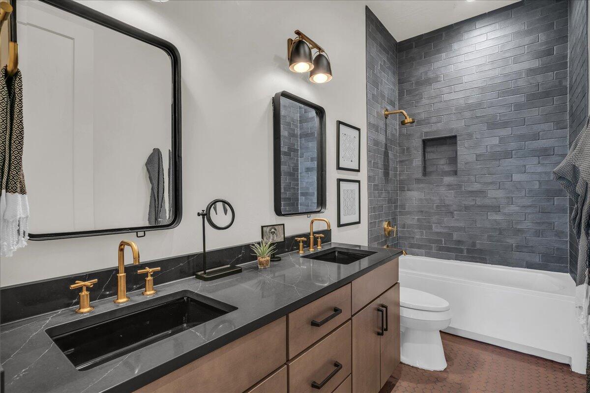 SHOOTING STAR - Residential