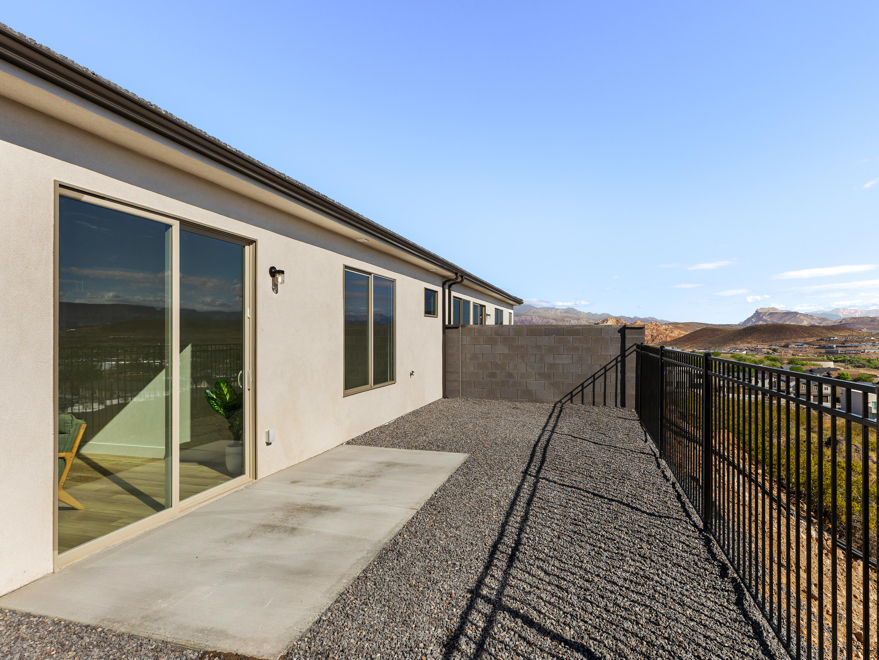 HURRICANE VIEWS - Residential Income