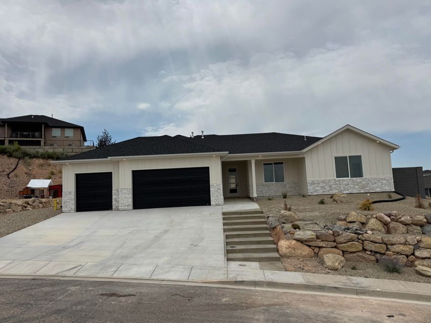 This home is currently under construction. It is 2,400 SqFt all on one level. This spacious floor plan will be great for hosting or just having the elbow room you need. The views from this elevated lot will take your breath away. With master excavating, you will get to enjoy a Large backyard thanks to the rock wall retaining that has already been taken care of. This home is one that you will definitely want to take advantage of. Even enjoy the incredible view of the 4th of July Fireworks. Estimated completion is middle of February. 

Seller is offering $20,000 in closing costs if the buyers use Coal Creek Mortgage.