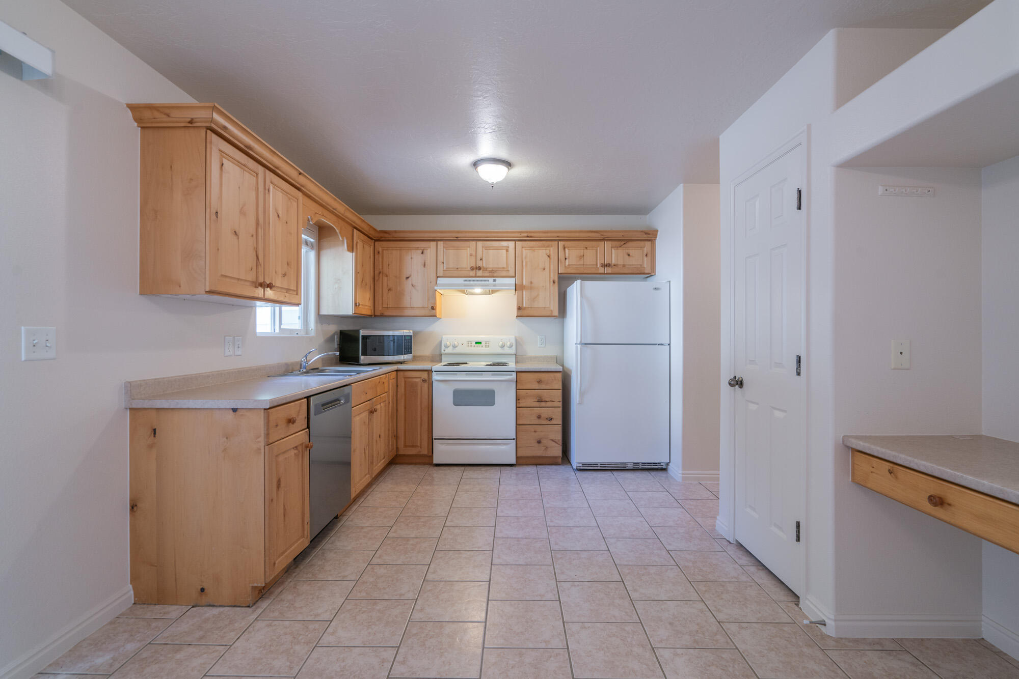 LEXINGTON HILLS TOWNHOMES - Residential