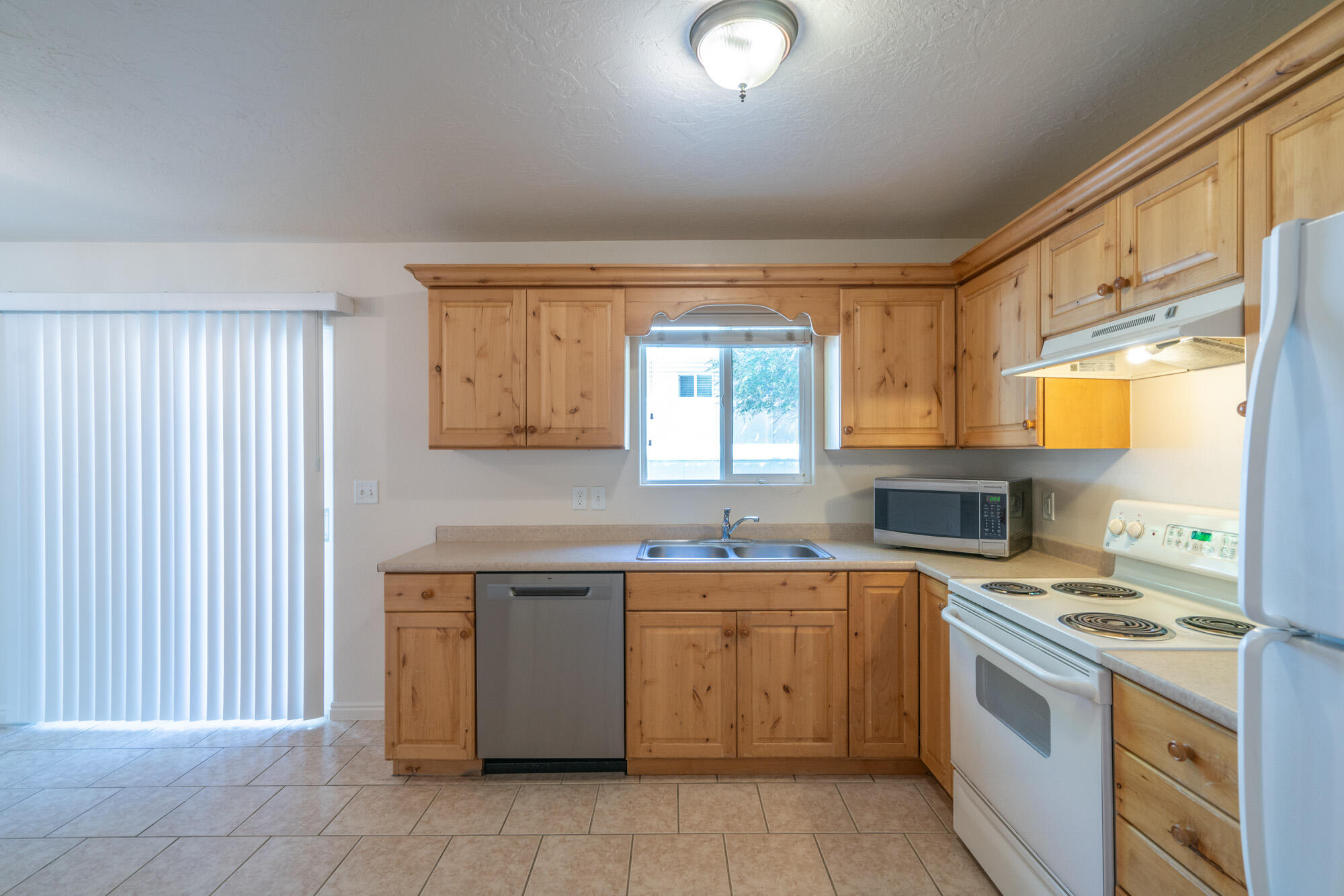 LEXINGTON HILLS TOWNHOMES - Residential