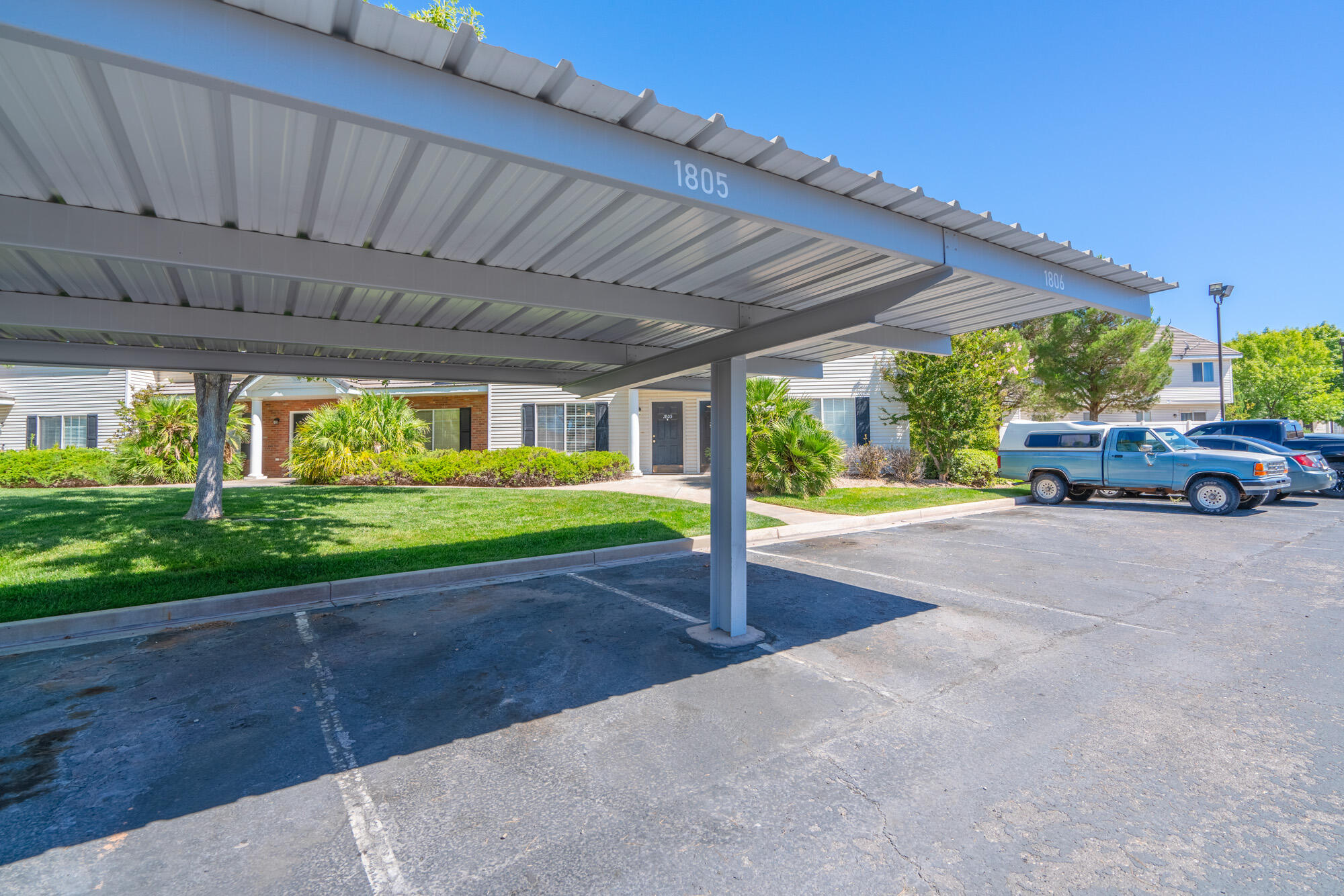 LEXINGTON HILLS TOWNHOMES - Residential