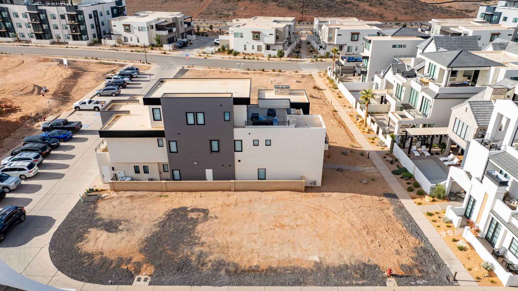 DESERT COLOR RESORT - Land