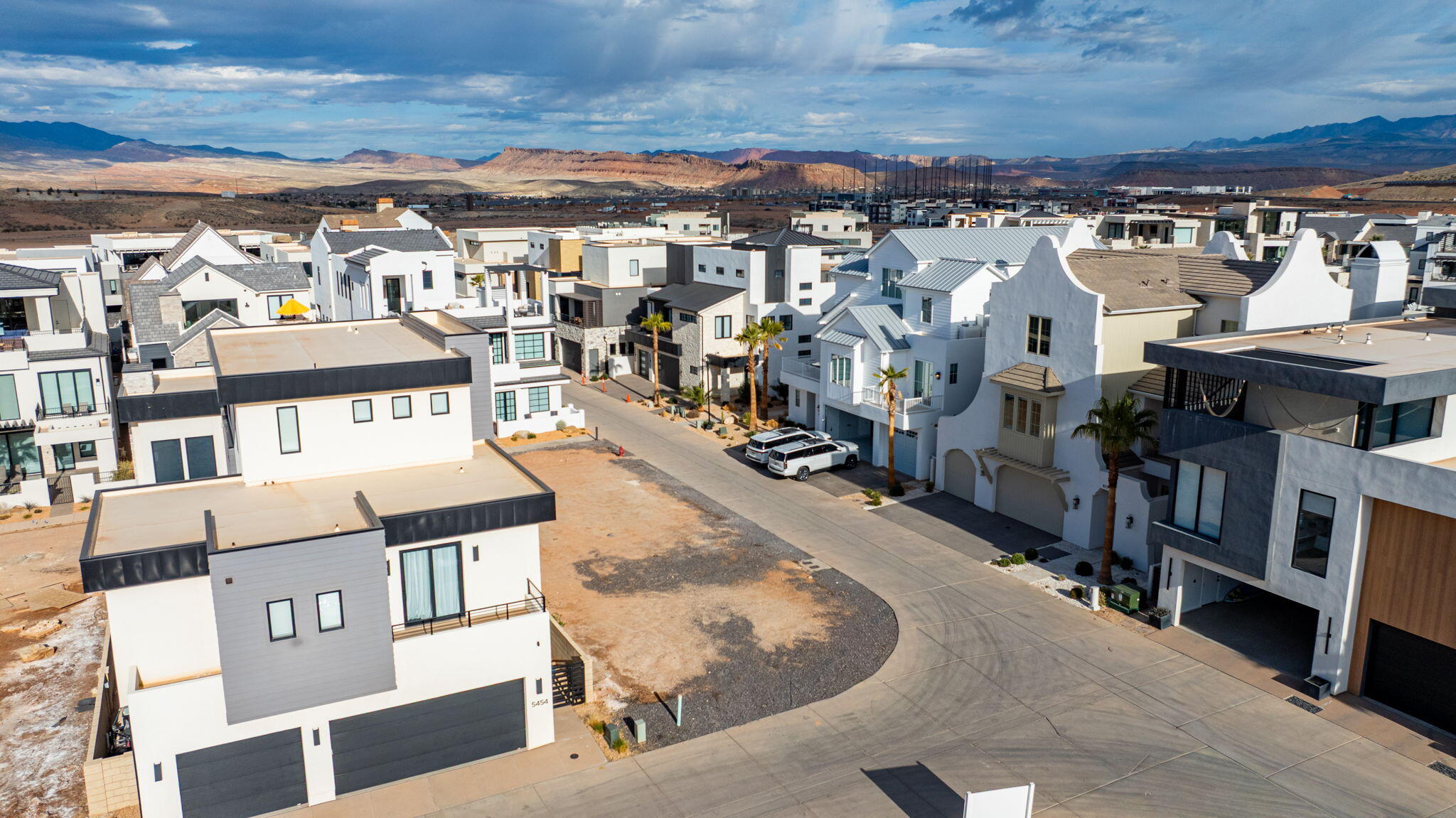 DESERT COLOR RESORT - Land