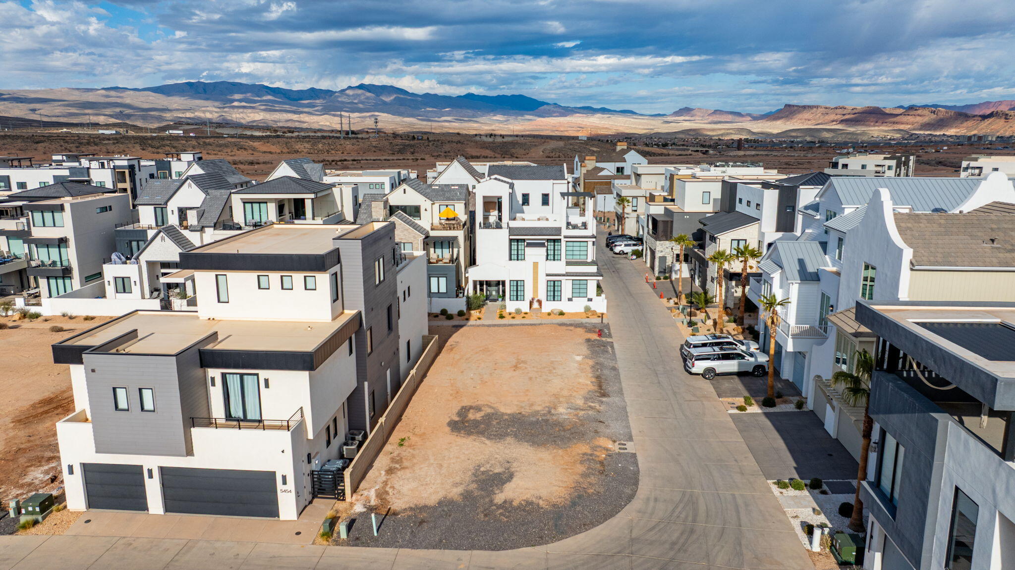 DESERT COLOR RESORT - Land