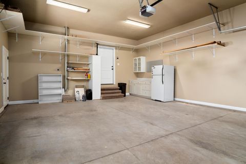 Tiny photo for 840 N MAIN ST, Hurricane, UT 84737 (MLS # 26-268541)