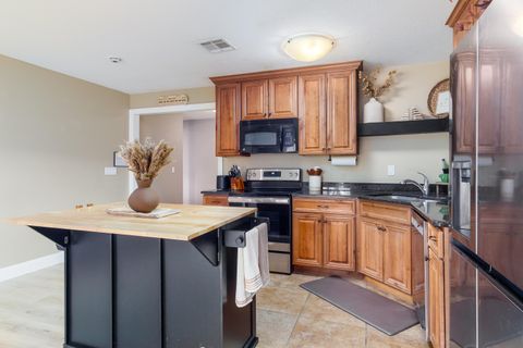 Tiny photo for 840 N MAIN ST, Hurricane, UT 84737 (MLS # 26-268541)