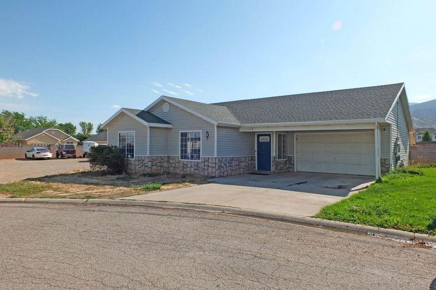 Welcome to this charming 1,100-square-foot home with two bedrooms and two baths on a quaint 0.10-acre plot; It's ideal for investors seeking rentals or small families looking for a home.
The front room welcomes you with its versatile space, perfect for a dining nook, office, or den flowing into the living area and kitchen.
The HOA takes care of snow removal, garbage, sewer, and water.
Solar to be included in sale! Home needs flooring in master bedroom and bathroom and floorboards throughout.