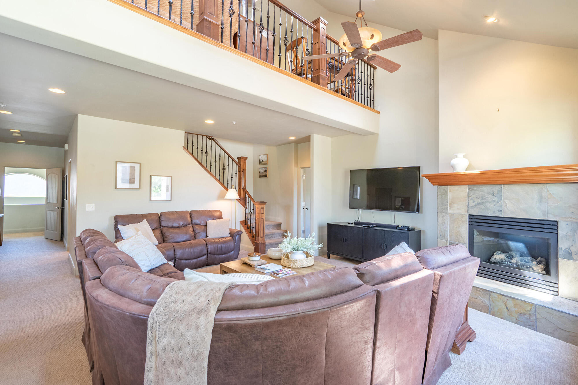 POINT VISTA CONDOS - Residential