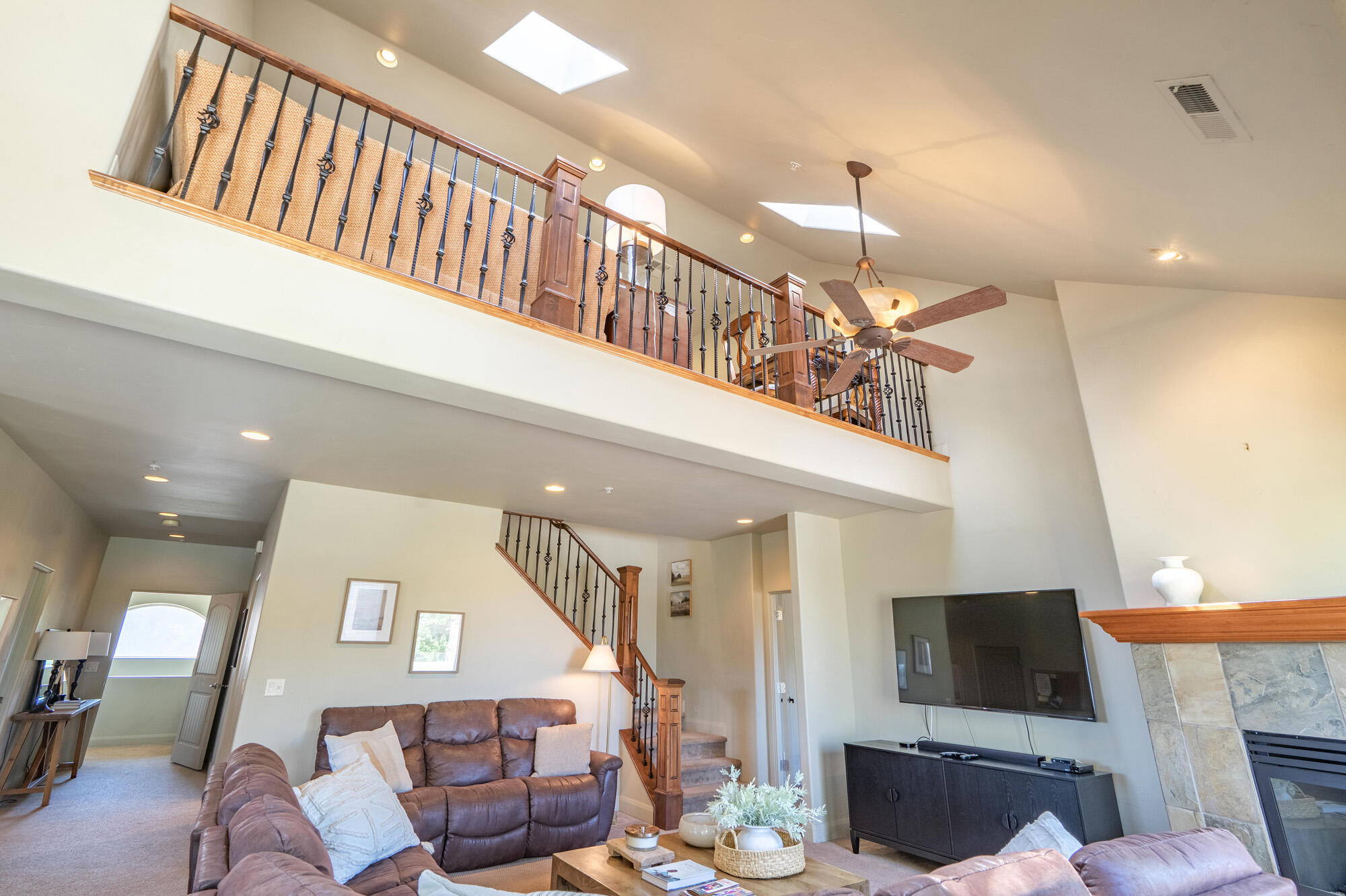 POINT VISTA CONDOS - Residential