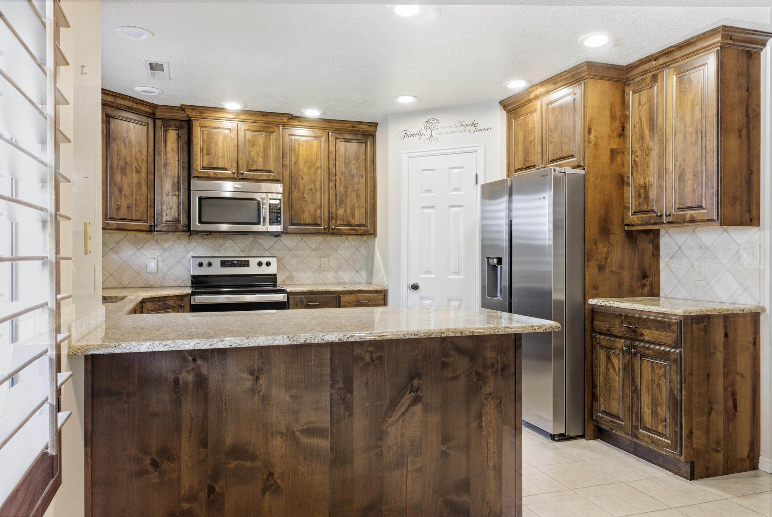 COUNTRY CLUB TOWNHOMES OF BLOOMINGTON - Residential