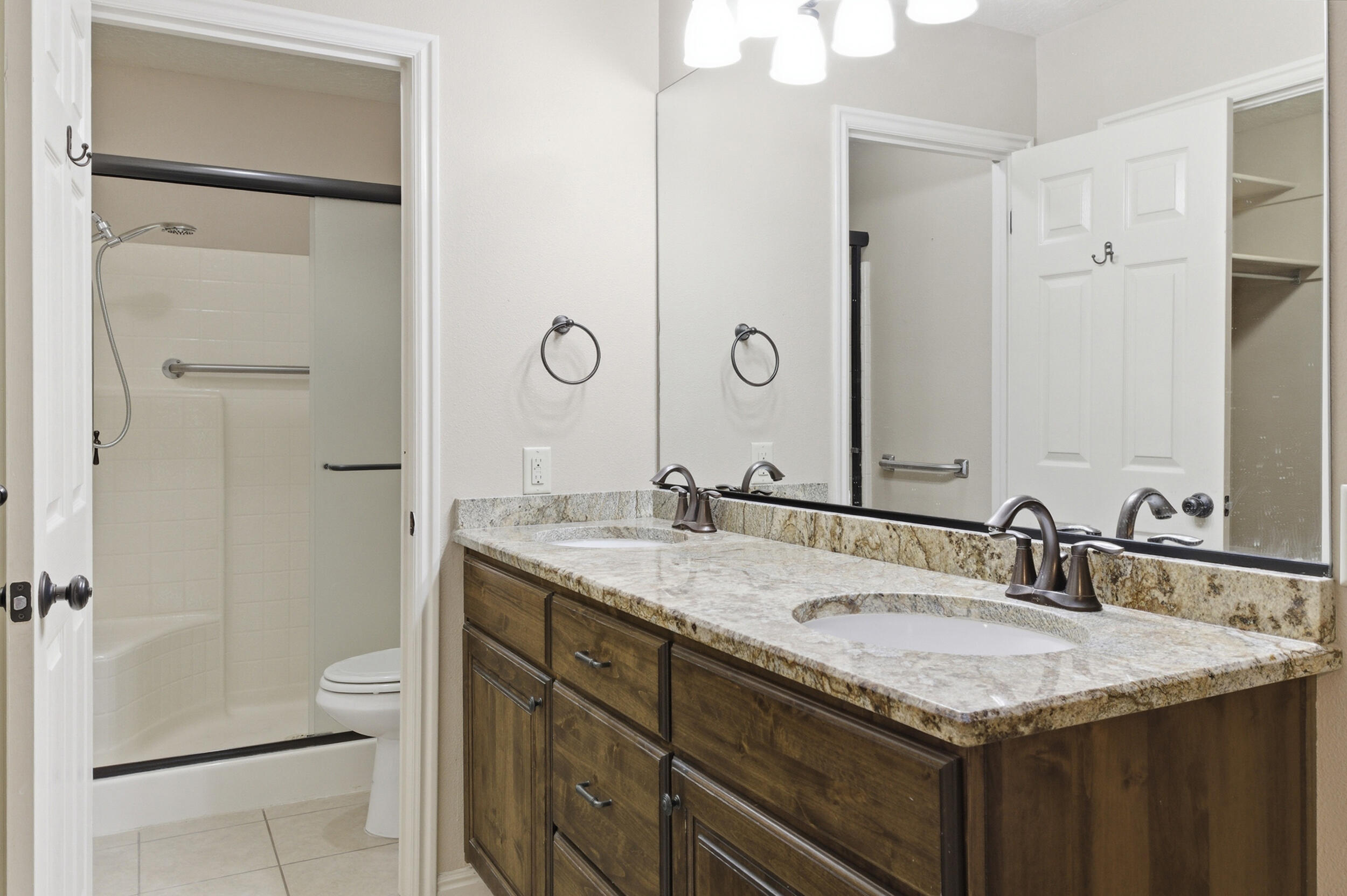 COUNTRY CLUB TOWNHOMES OF BLOOMINGTON - Residential