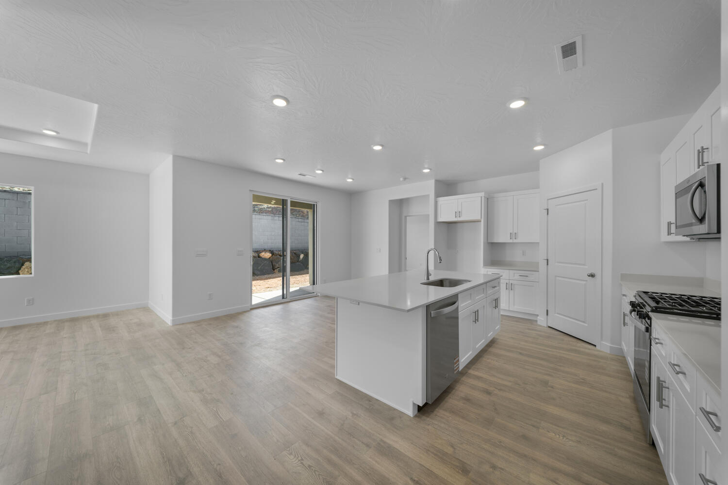 STANDING ROCK WEST AT LONG VALLEY - Residential