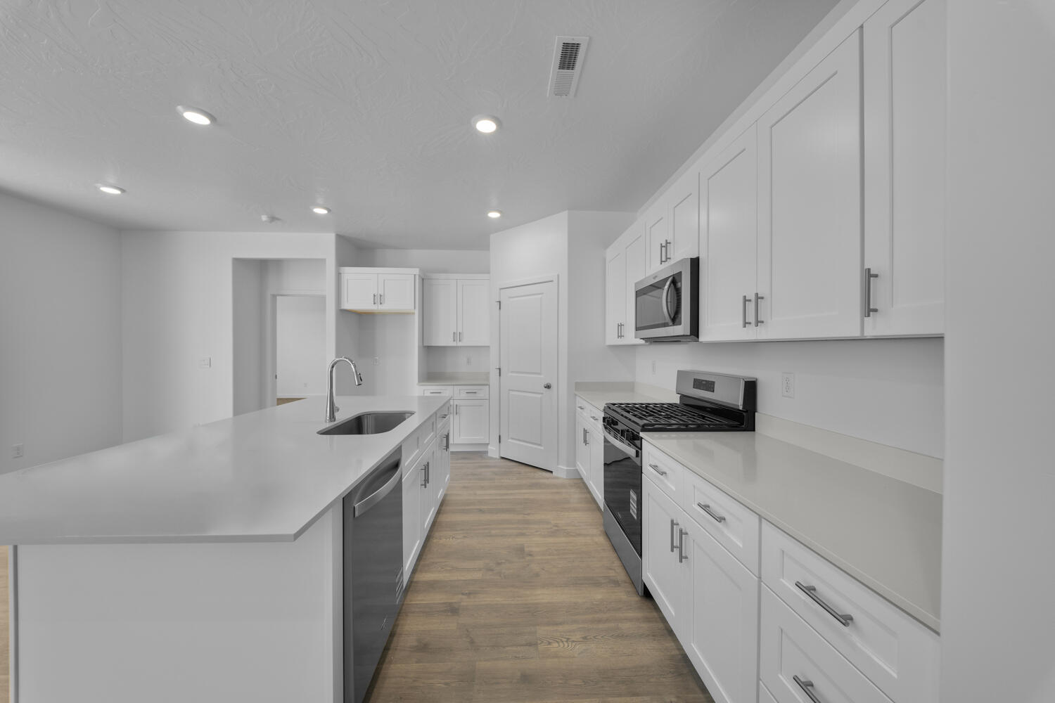 STANDING ROCK WEST AT LONG VALLEY - Residential