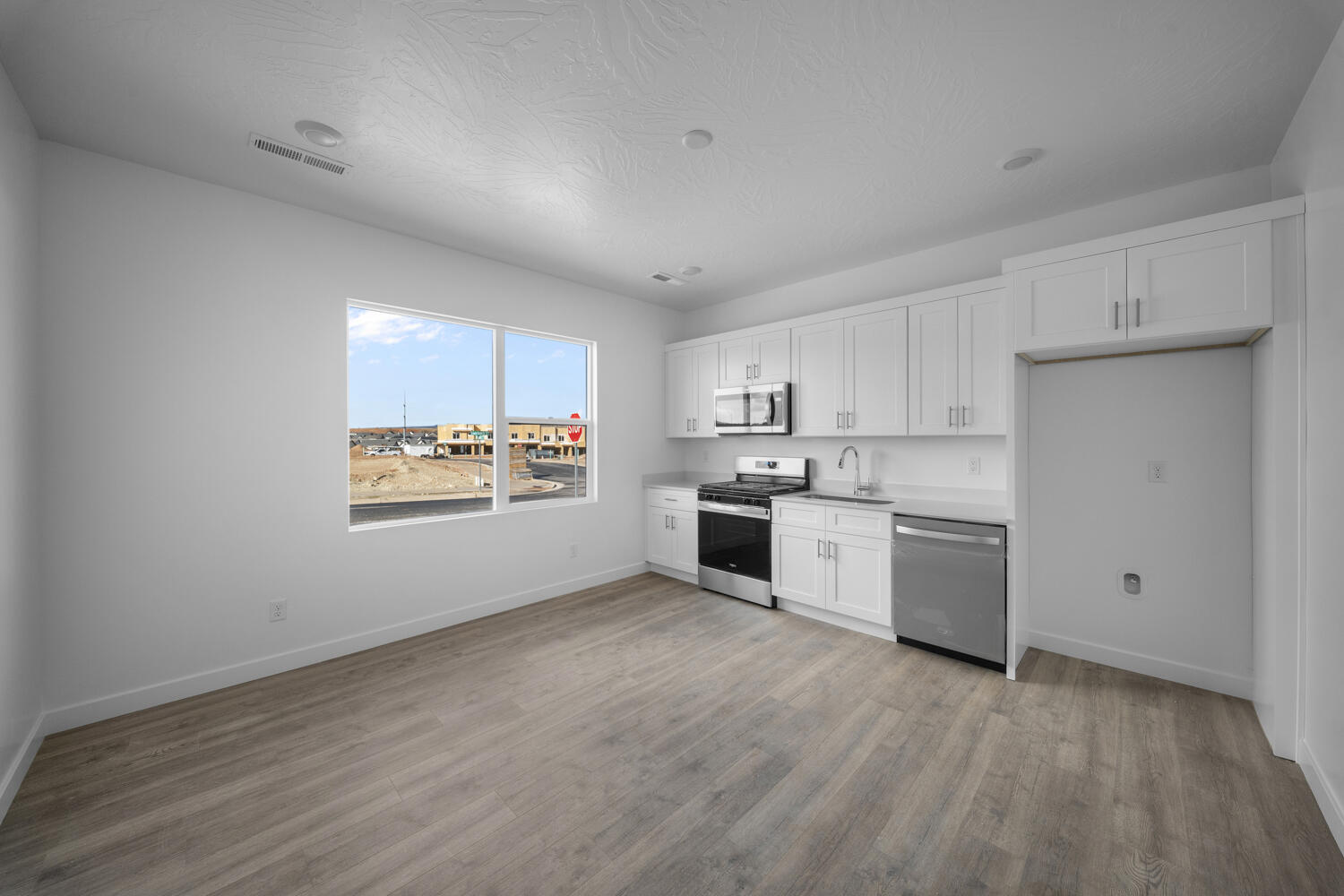 STANDING ROCK WEST AT LONG VALLEY - Residential