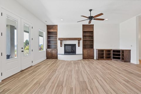 Tiny photo for 947 W AMETHYST DR, Saint George, UT 84770 (MLS # 26-271661)