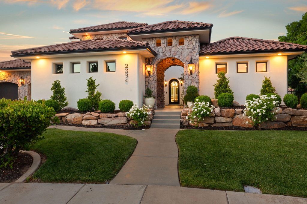 Photo of 2334 LEDA LN, Santa Clara, UT 84765 (MLS # 26-271776)