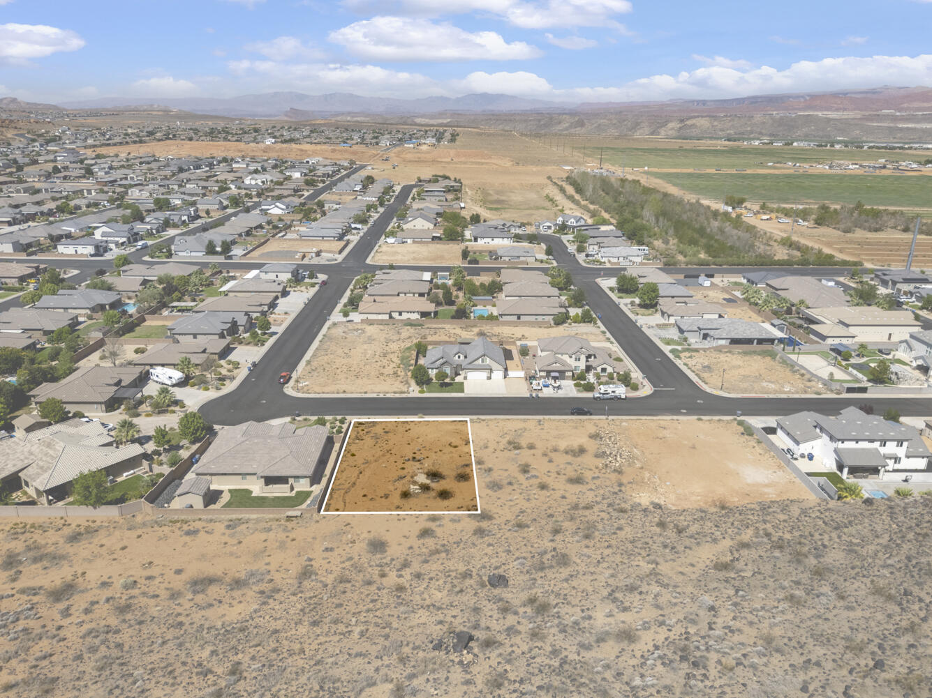 DIXIE SPRINGS - Land