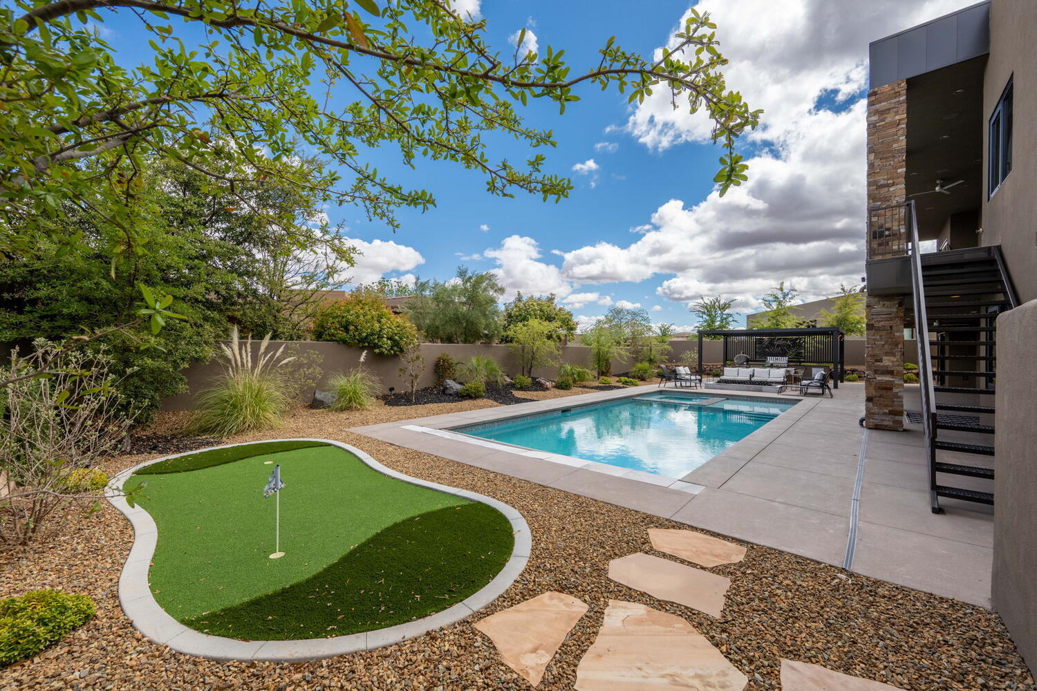 LEDGES OF ST GEORGE - Residential