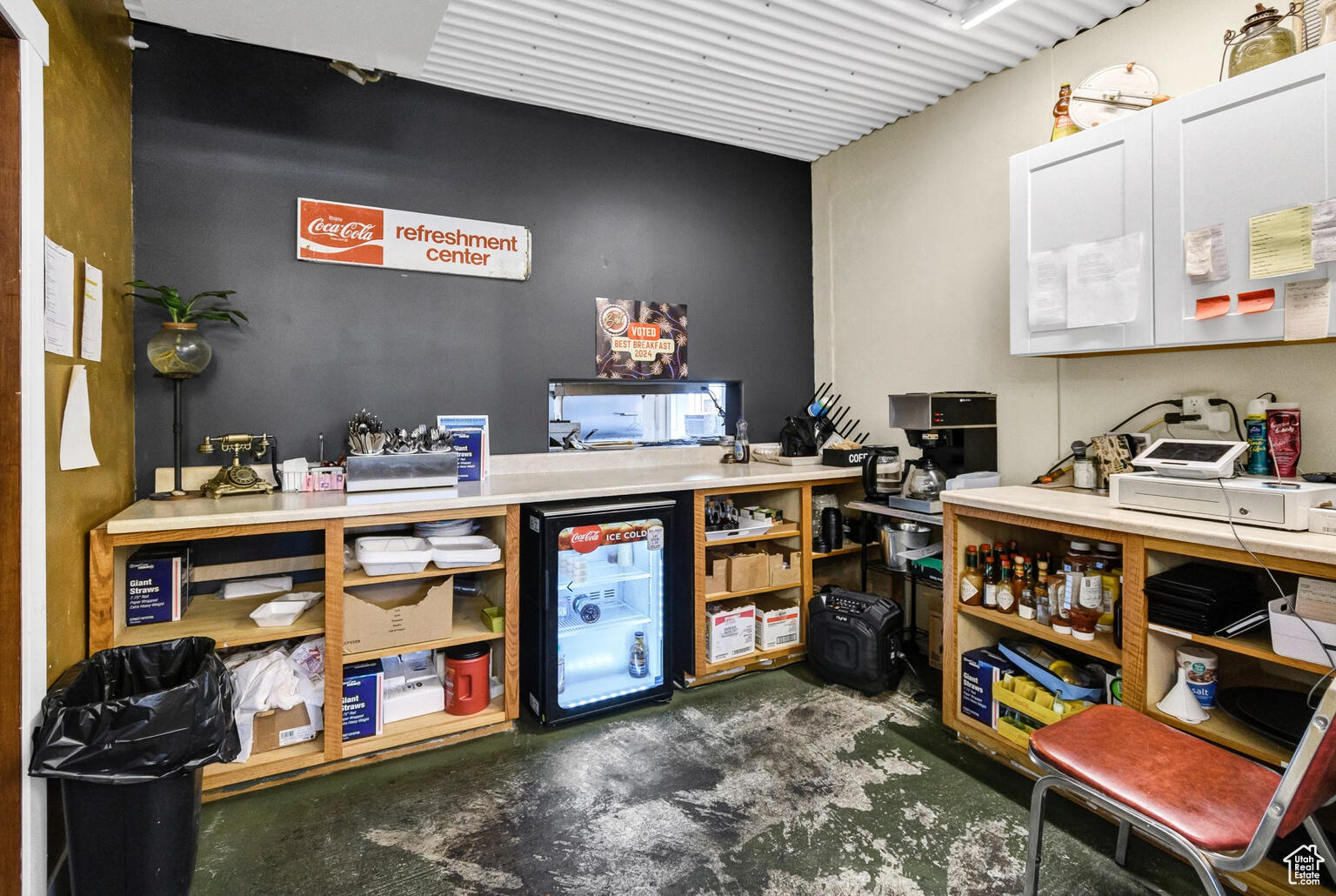 Main image without alt text