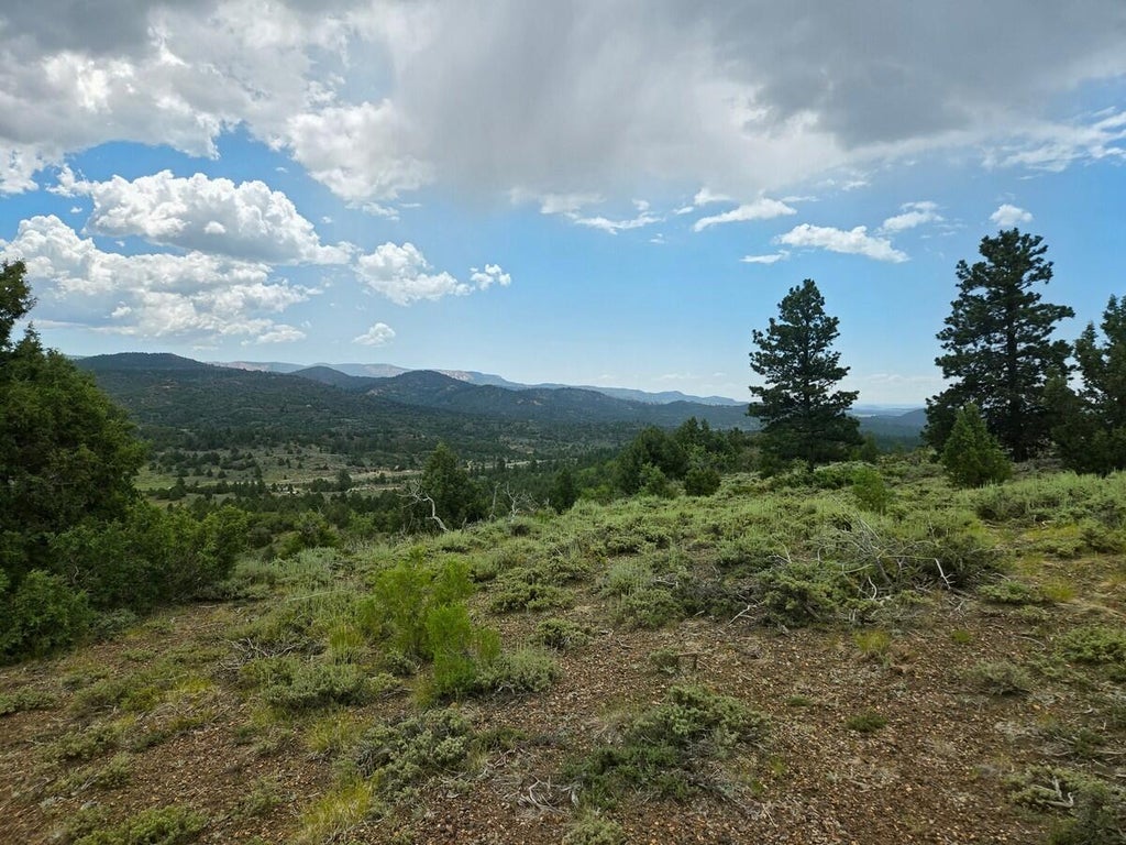Photo of W Silverado Ridge, Duck Creek, UT 84762 (MLS # 26-273356)