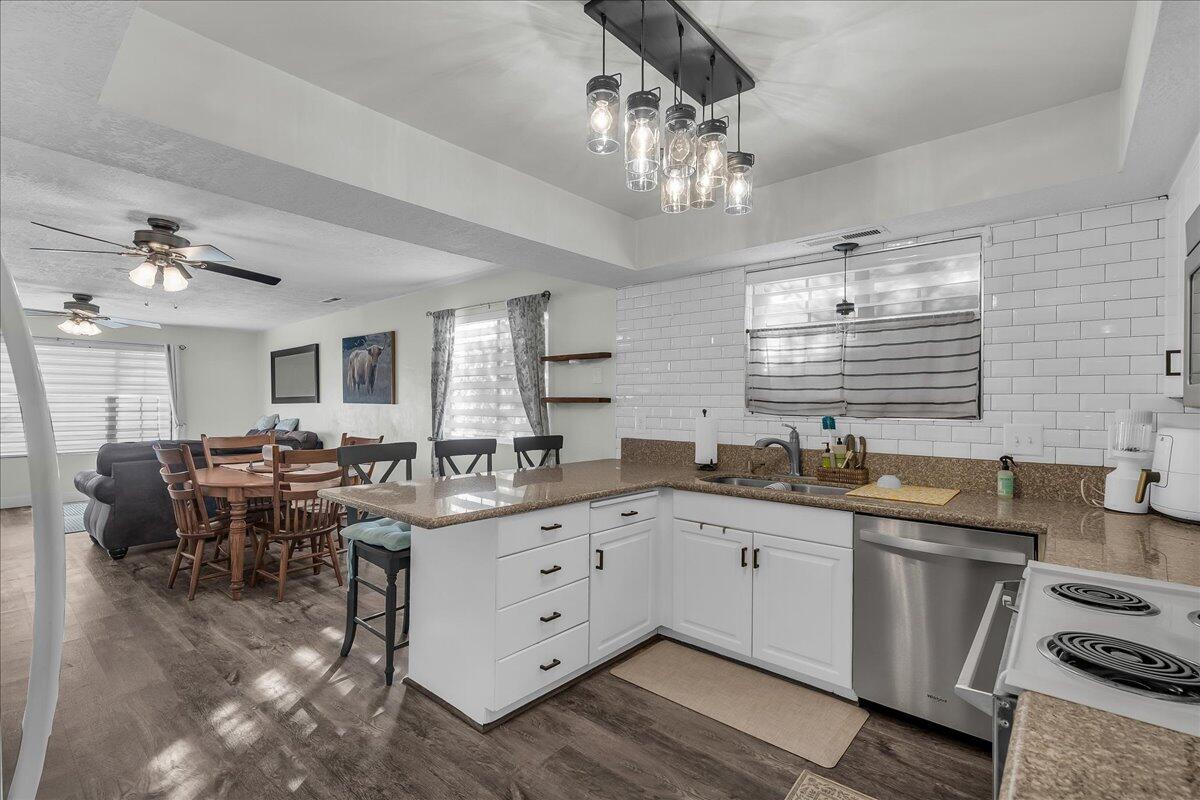 COTTONWOOD TOWNHOMES - Residential