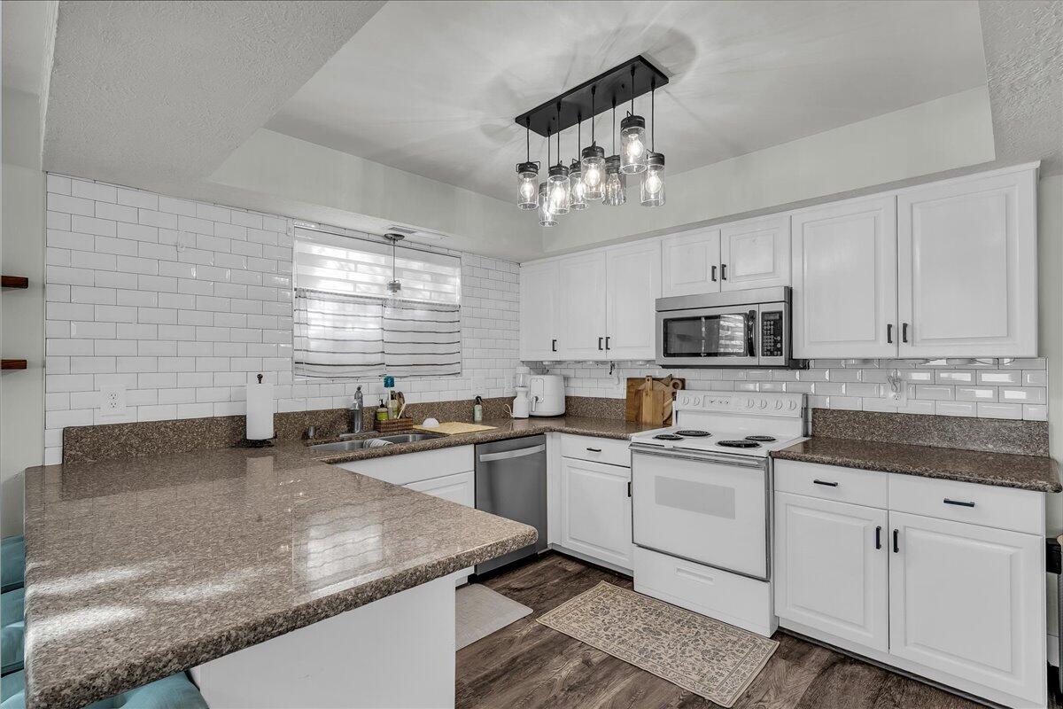 COTTONWOOD TOWNHOMES - Residential