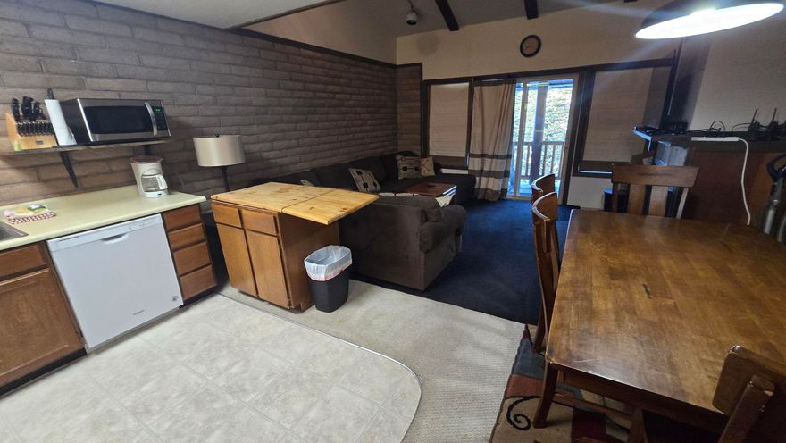 Snowflake 4 is a large, cozy condo at Eagle Point Resort. It is conveniently located directly next to the Canyon Side Lodge. This large, ski-in/ski-out 2-bedroom plus a loft, 2-bathroom condo comes fully furnished. Recently remodeled bathroom. Perfect for a year-round getaway or as a rental property. Financials available upon request.