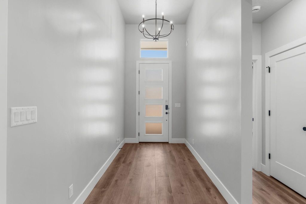 Photo of 1071 E Coyote Crest DR, Washington, UT 84780 (MLS # 25-266155)