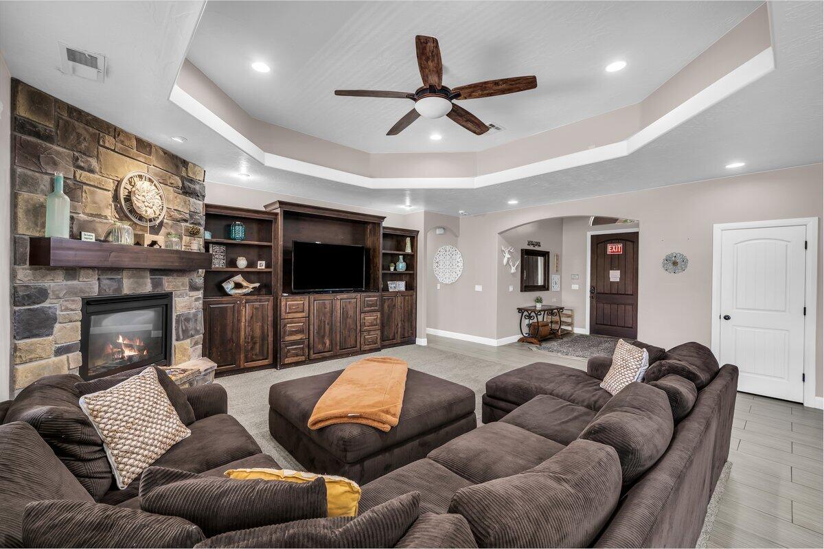 DIXIE SPRINGS - Residential