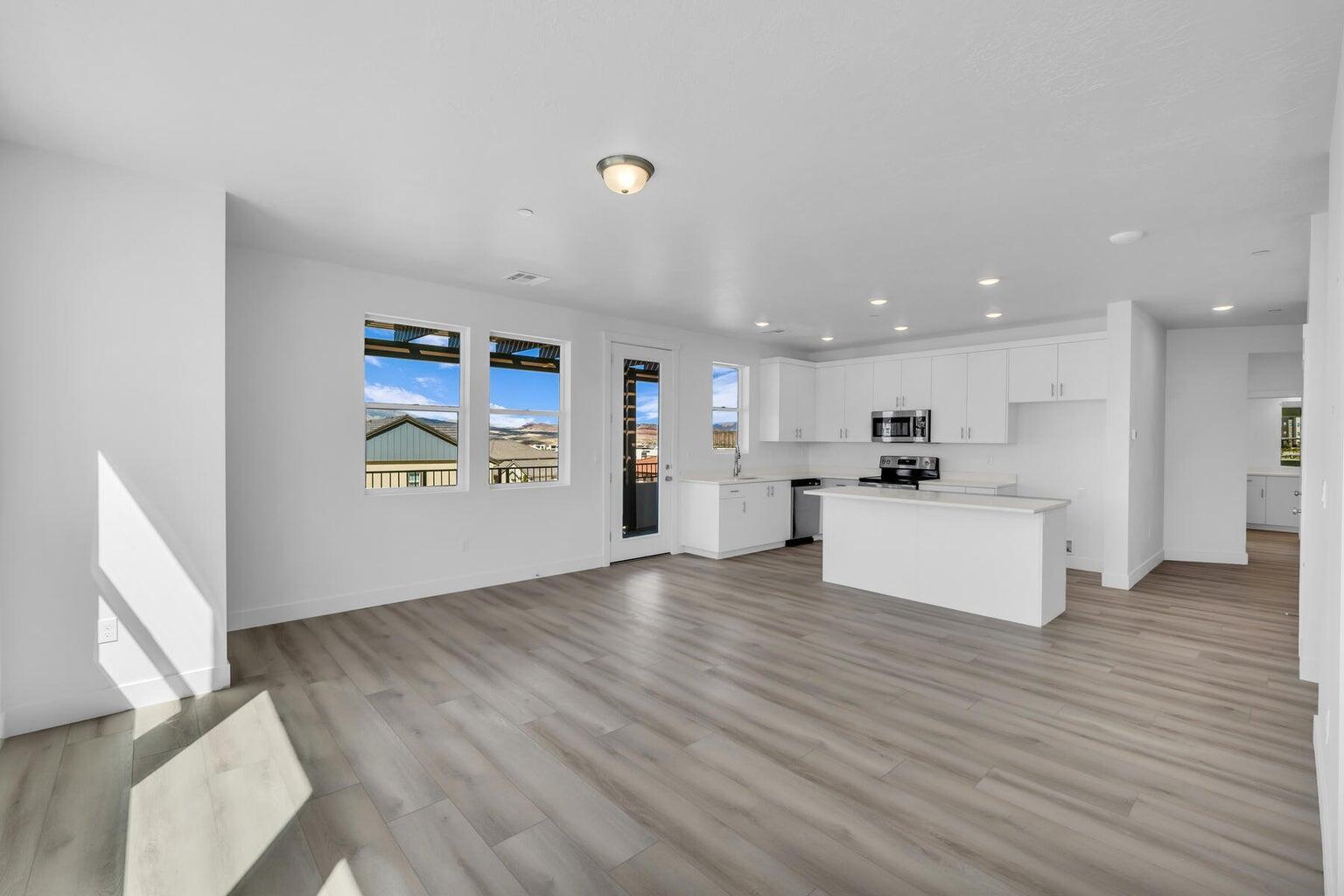 DESERT COLOR AUBURN HILLS CONDOMINIUMS - Residential