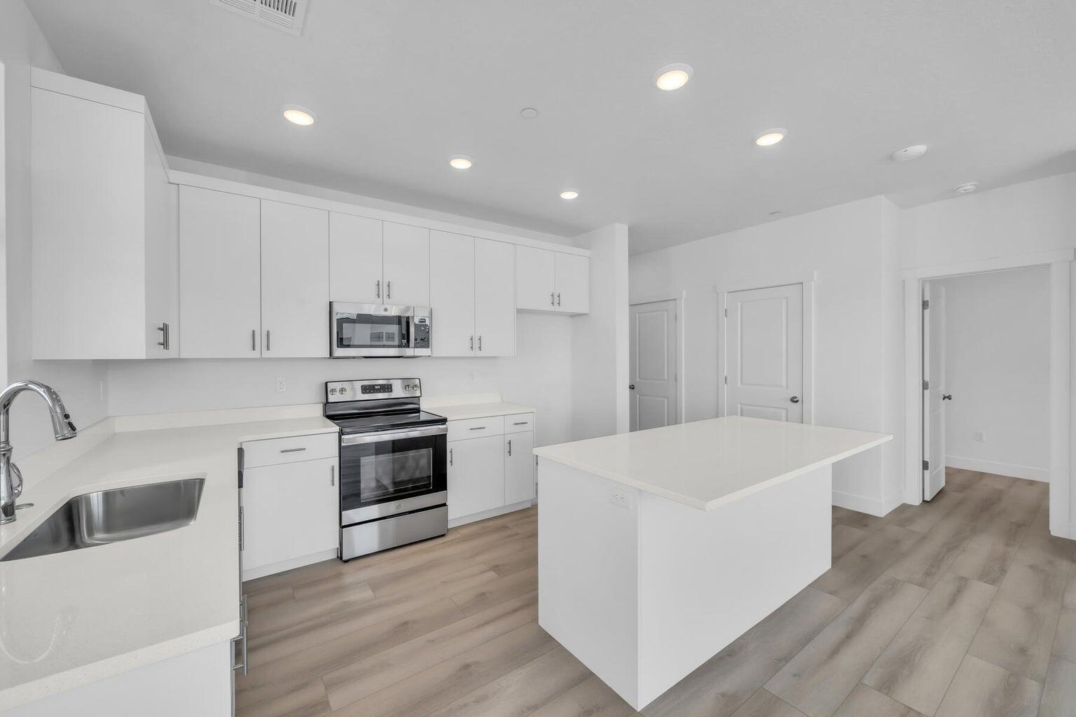 DESERT COLOR AUBURN HILLS CONDOMINIUMS - Residential