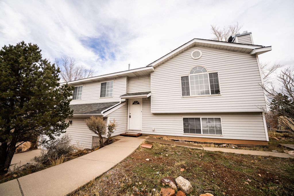Photo of 1201 S 860 W, Cedar City, UT 84720 (MLS # 26-271378)