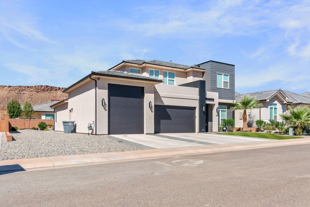 Photo of 706 S Taylor Creek DR, Washington, UT 84780 (MLS # 26-276834)