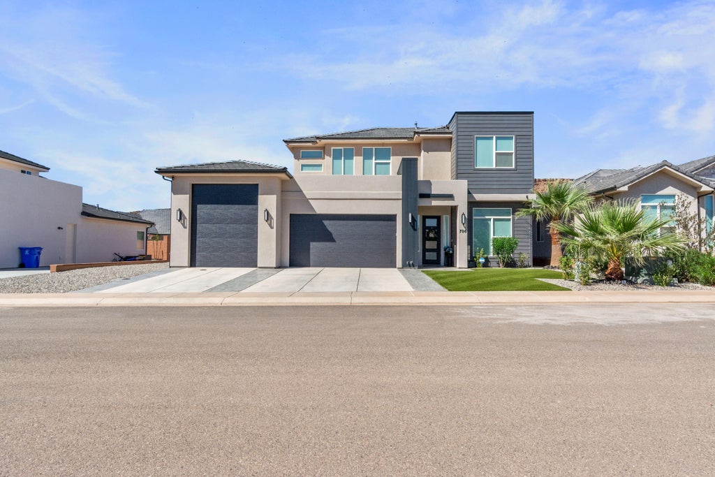 Photo of 706 S Taylor Creek DR, Washington, UT 84780 (MLS # 26-276834)