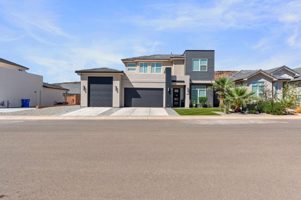 Photo of 706 S Taylor Creek DR, Washington, UT 84780 (MLS # 26-276834)