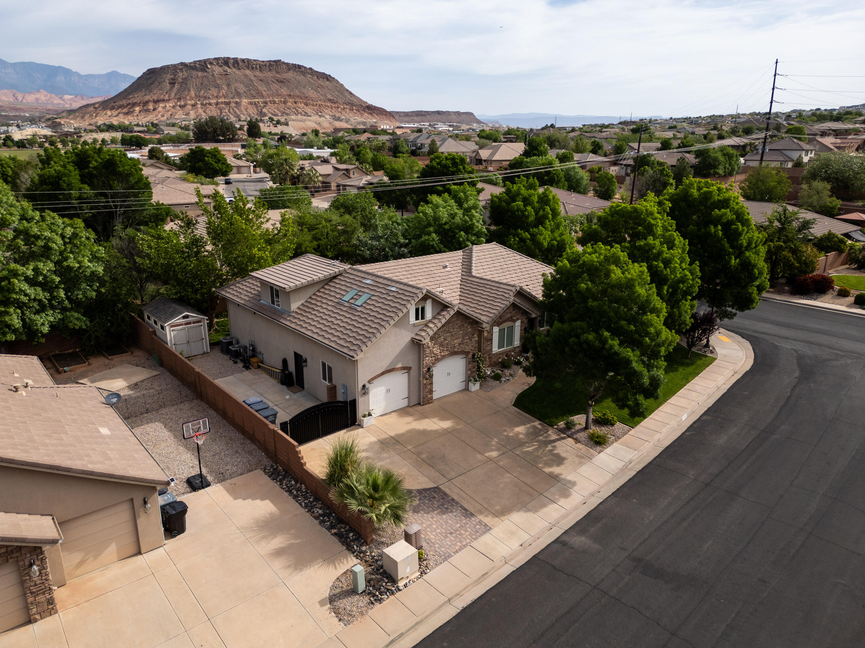 DESERT FIELDS - Residential