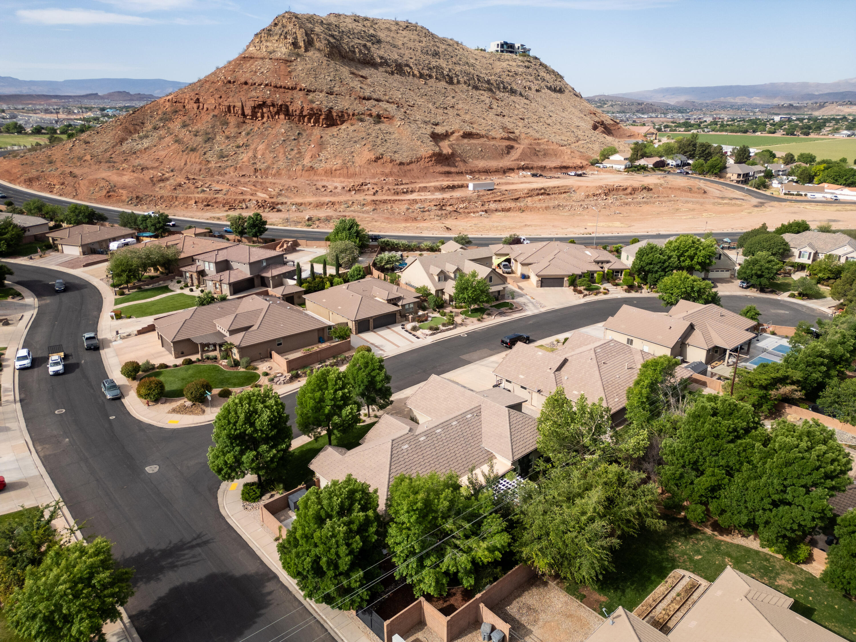 DESERT FIELDS - Residential