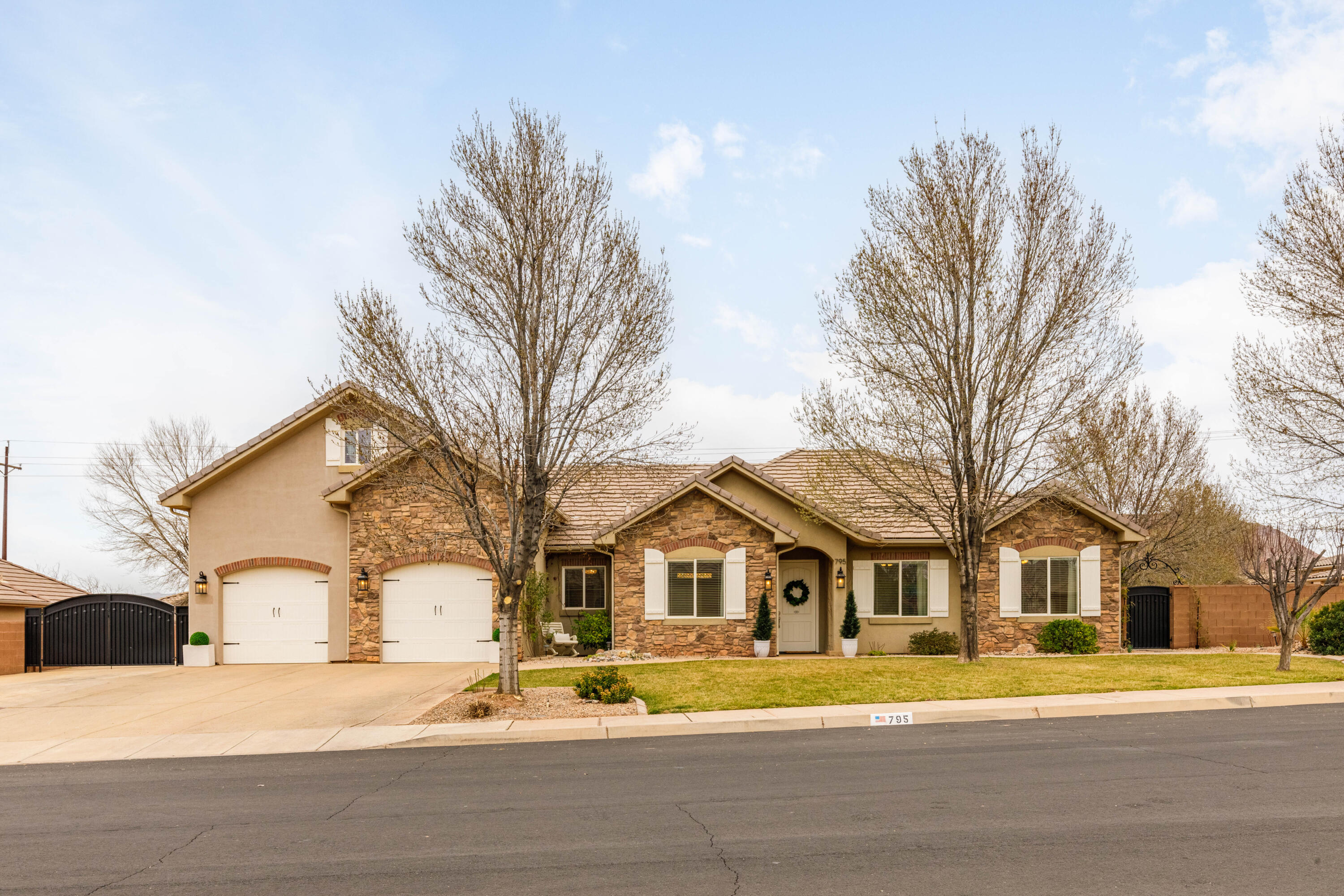 DESERT FIELDS - Residential